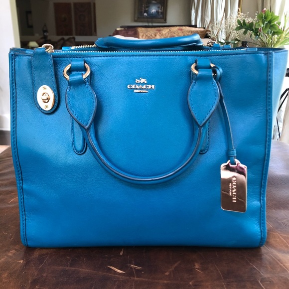 Rarely Used Coach Teal Purse with Strap